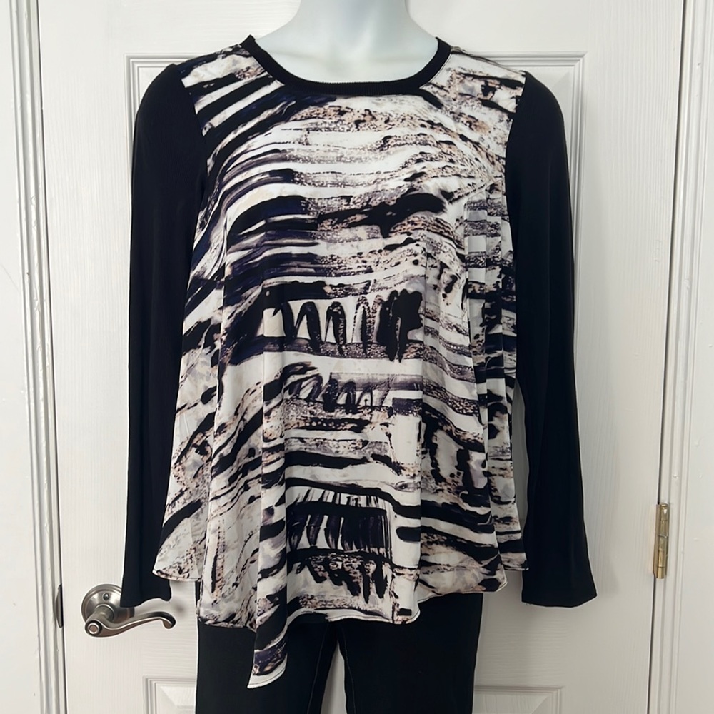 Like new Simply Vera Vera Wang raglan long sleeve top